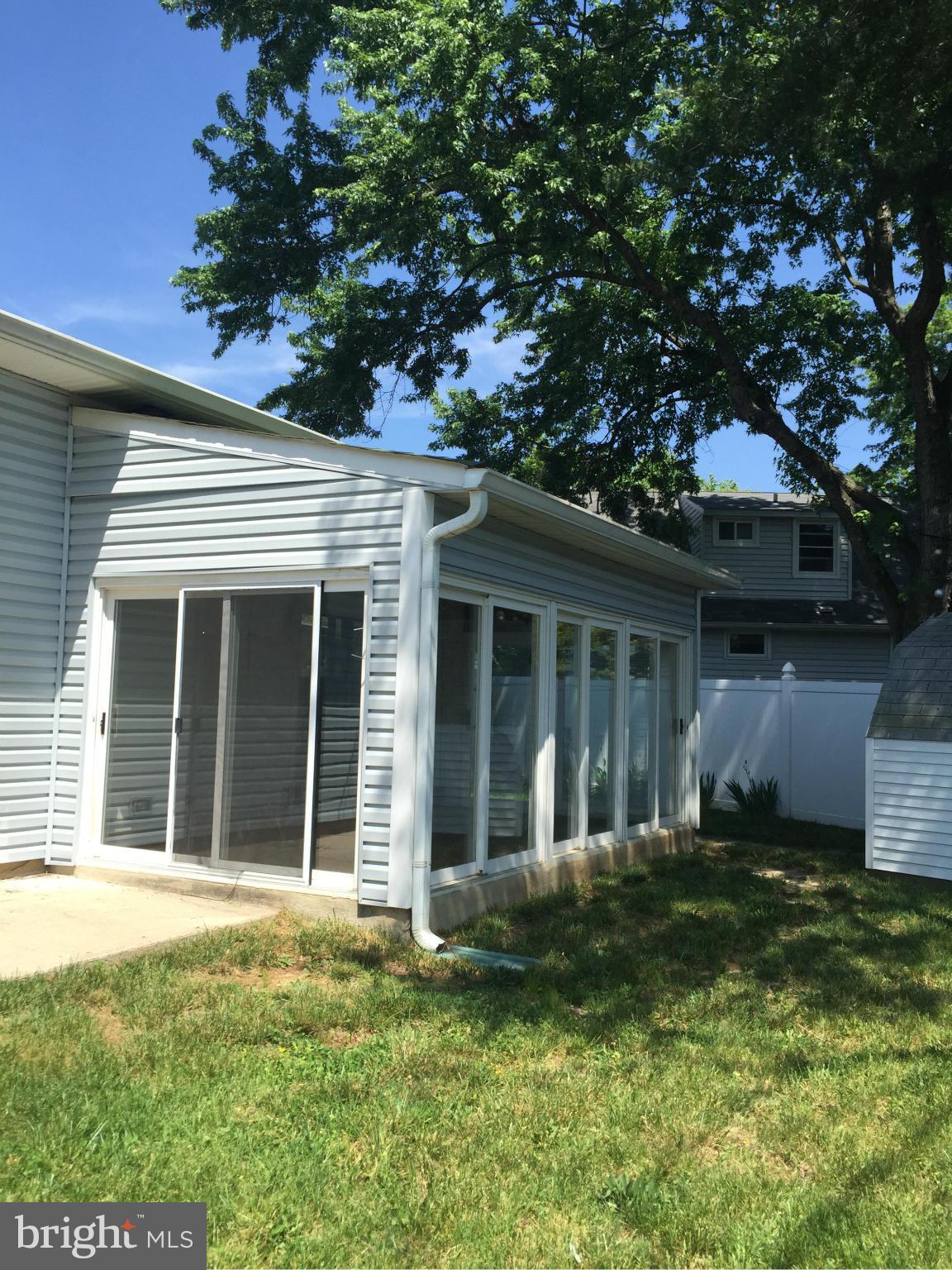 COUNTRY CLUB ESTATES - Residential