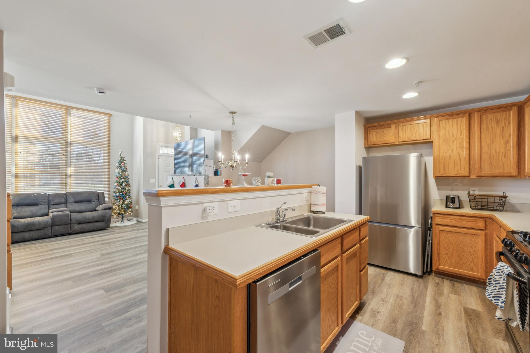 AMBER SPRING CONDOMINIUMS - Residential