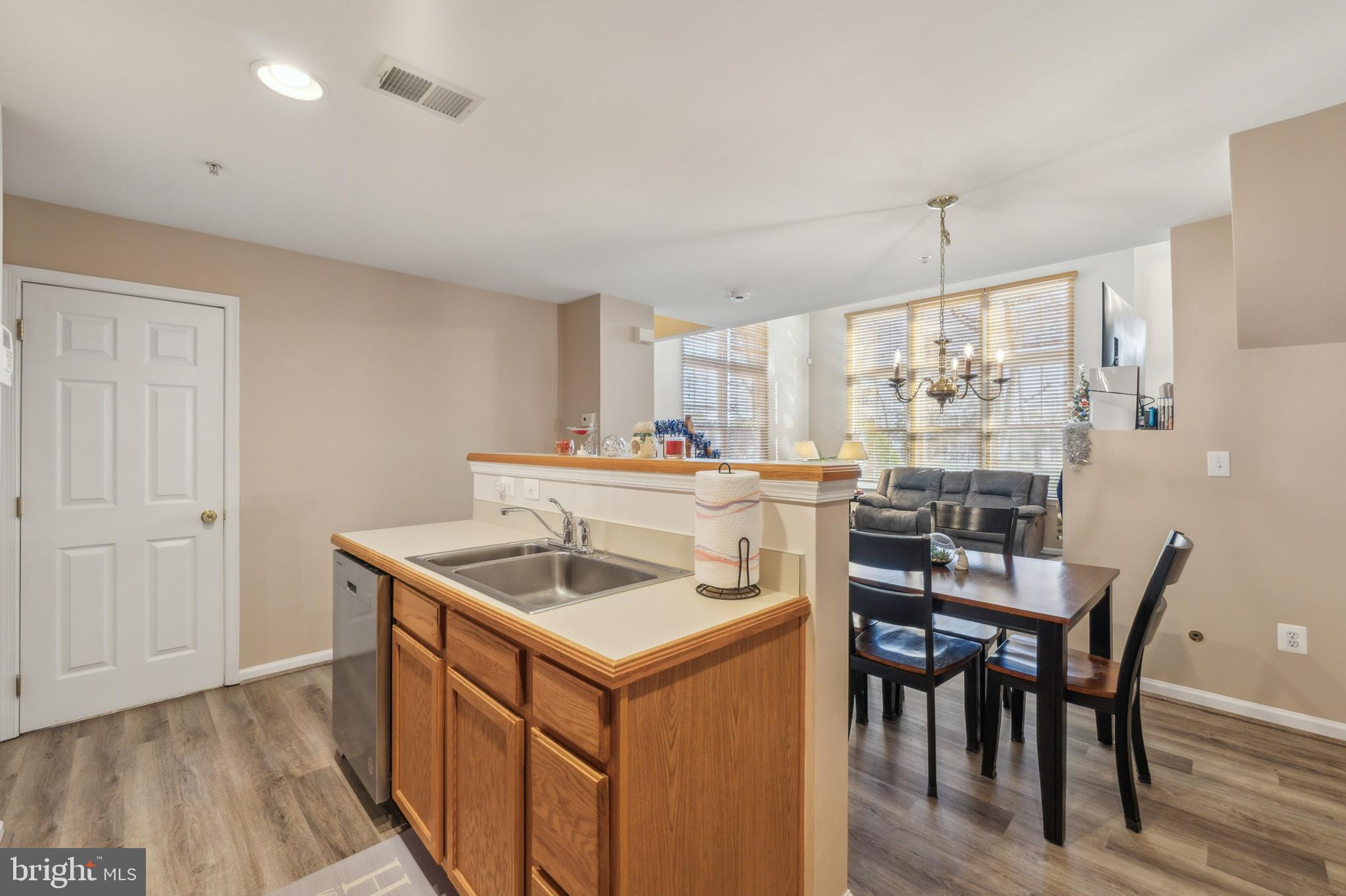 AMBER SPRING CONDOMINIUMS - Residential