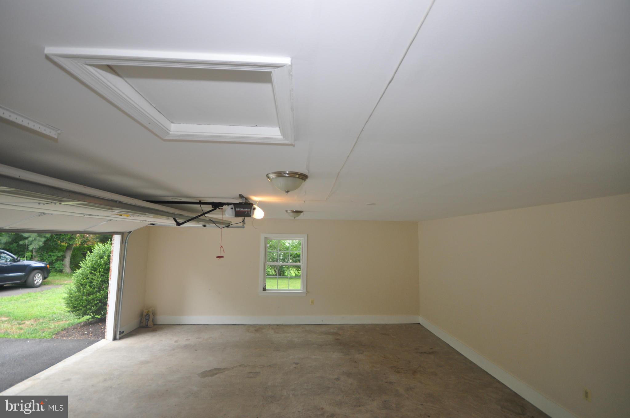 COLCHESTER HUNT - Residential Lease