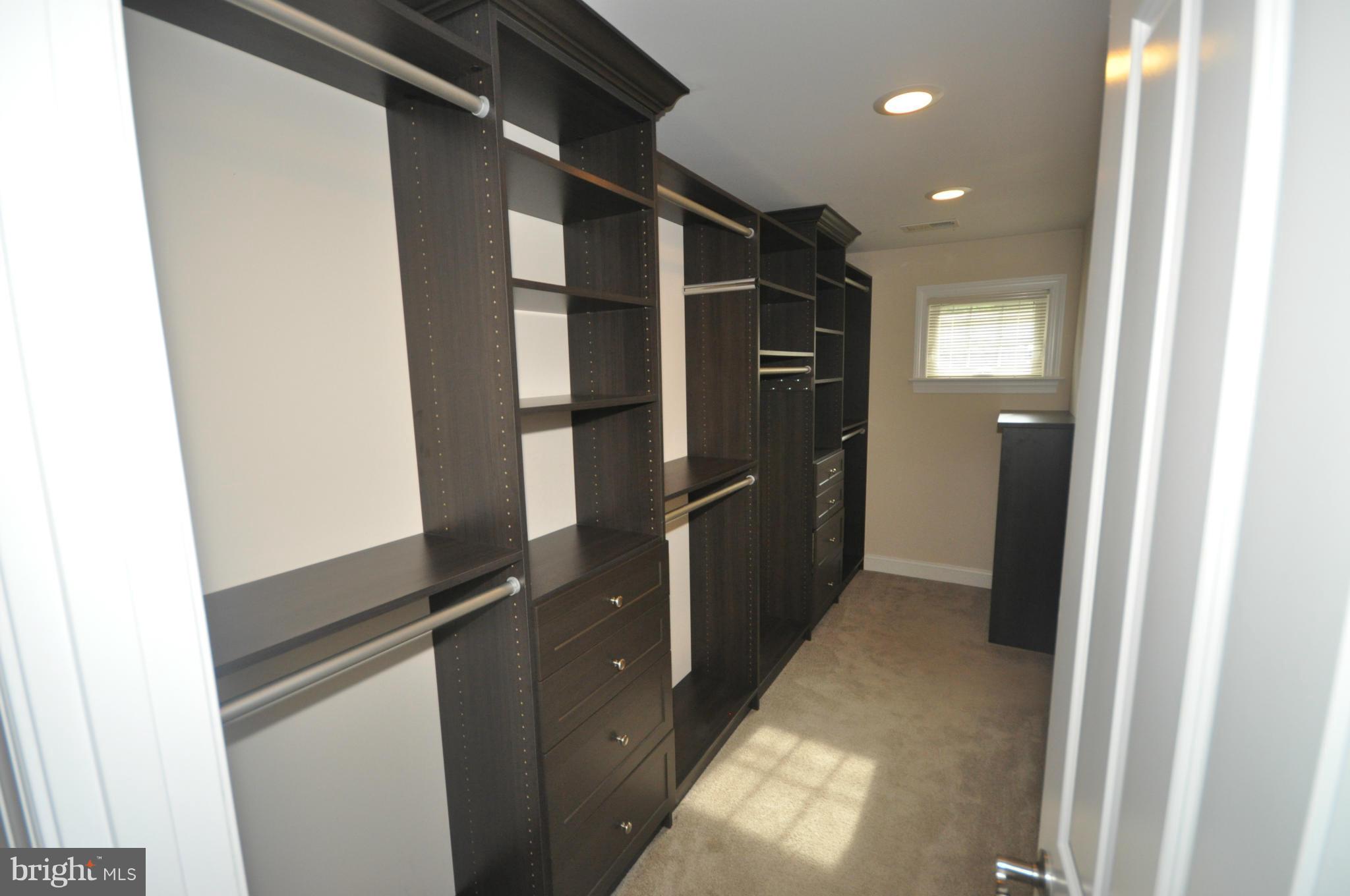 COLCHESTER HUNT - Residential Lease