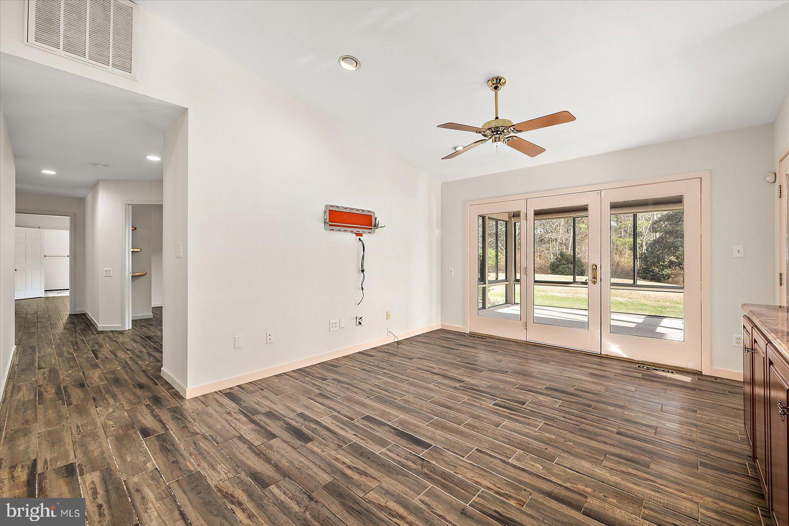 STRAY FOX - Residential