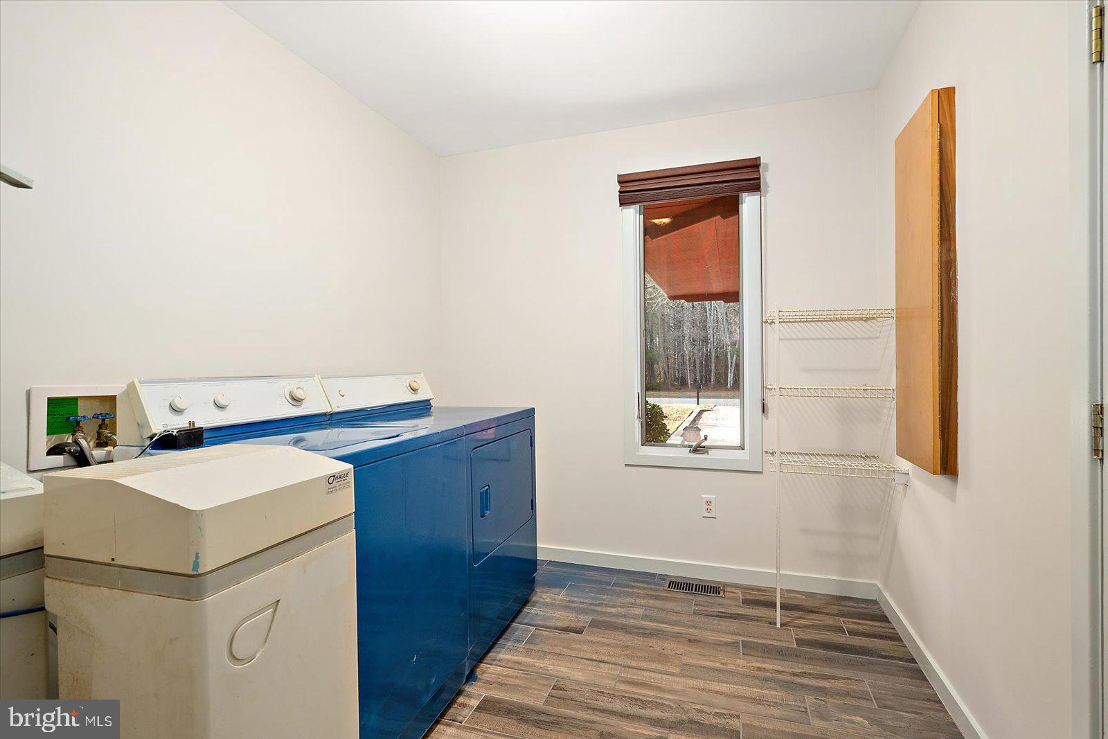 STRAY FOX - Residential