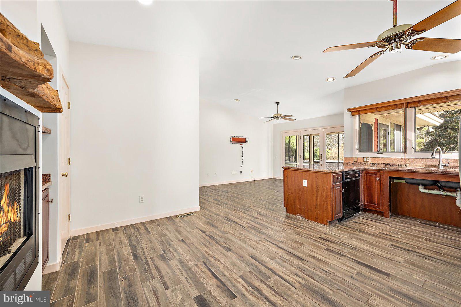 STRAY FOX - Residential