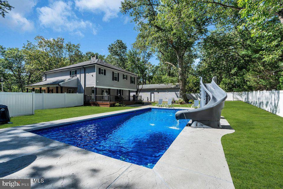 225 W BIRD VILLAGE ROAD