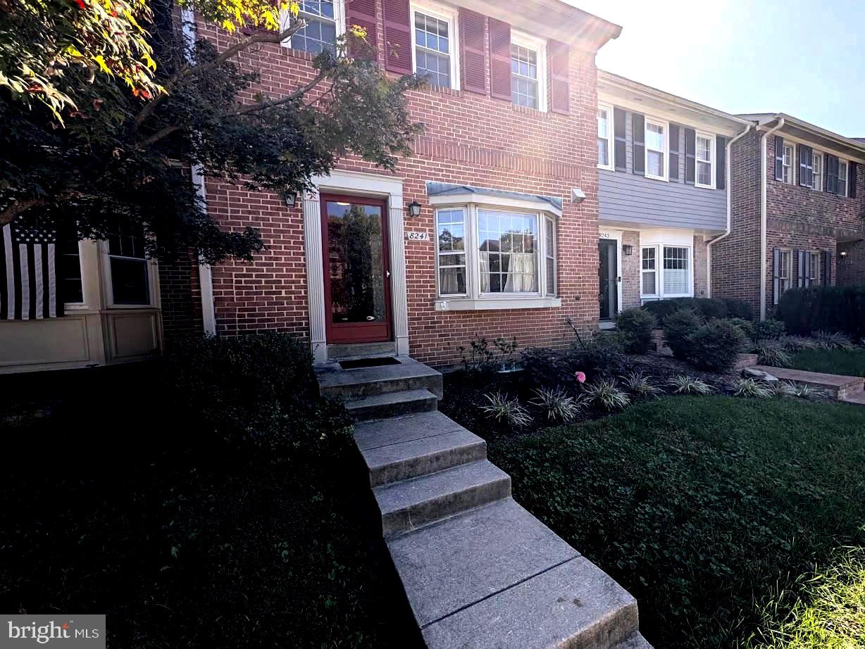 8241 CLIFTON FARM COURT