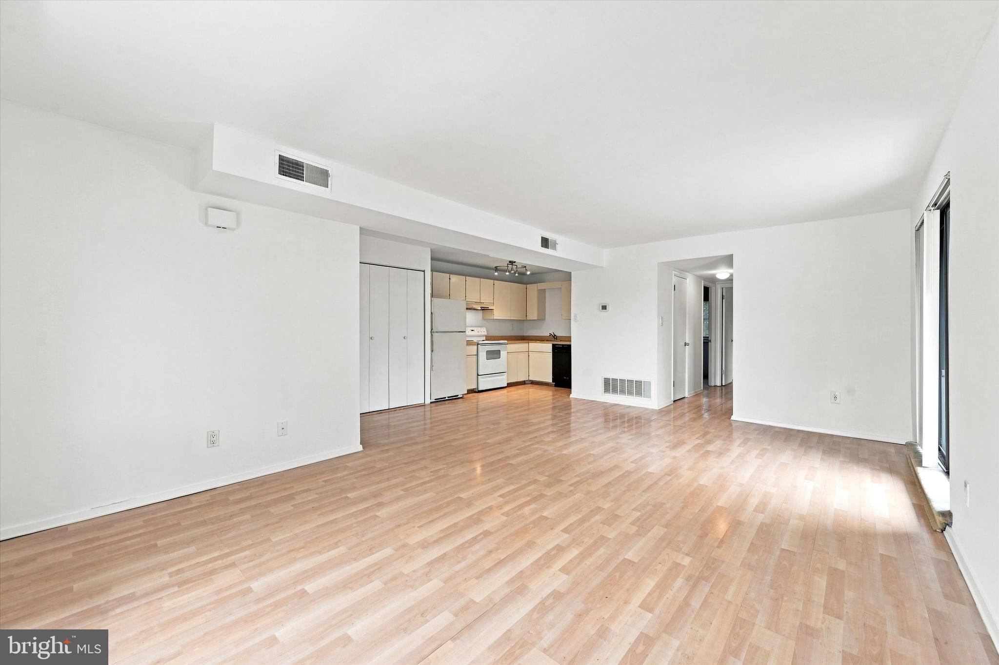 822 PUTNAM BOULEVARD B 822-B