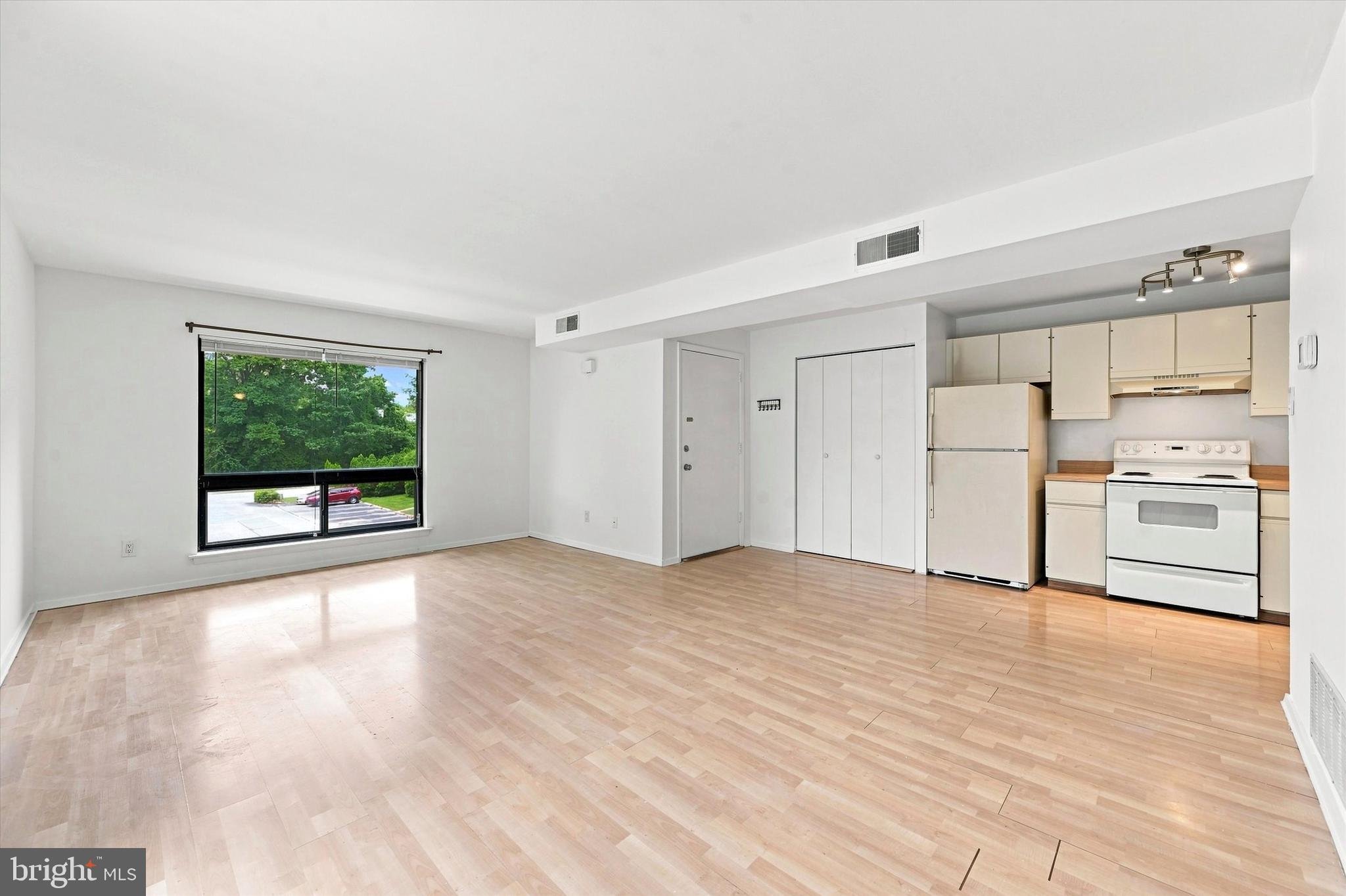822 PUTNAM BOULEVARD B 822-B