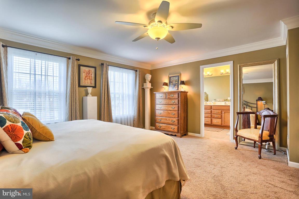 RICHMOND SQUARE - Residential