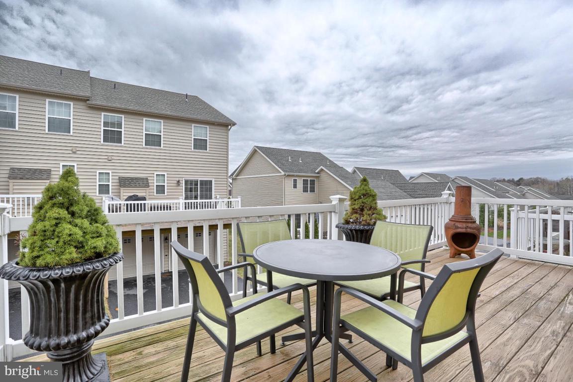 RICHMOND SQUARE - Residential