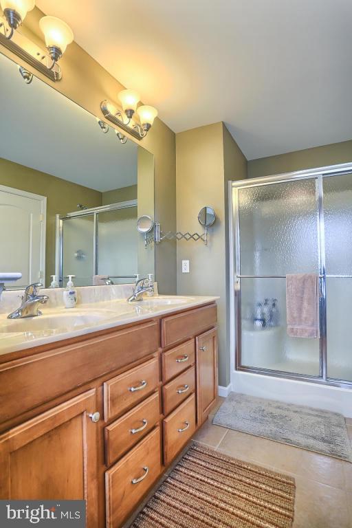 RICHMOND SQUARE - Residential