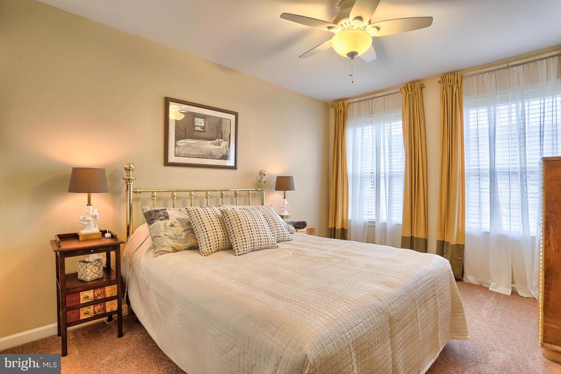 RICHMOND SQUARE - Residential