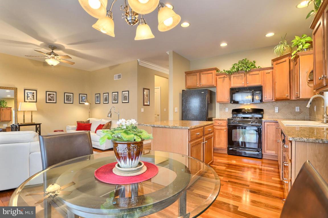 RICHMOND SQUARE - Residential