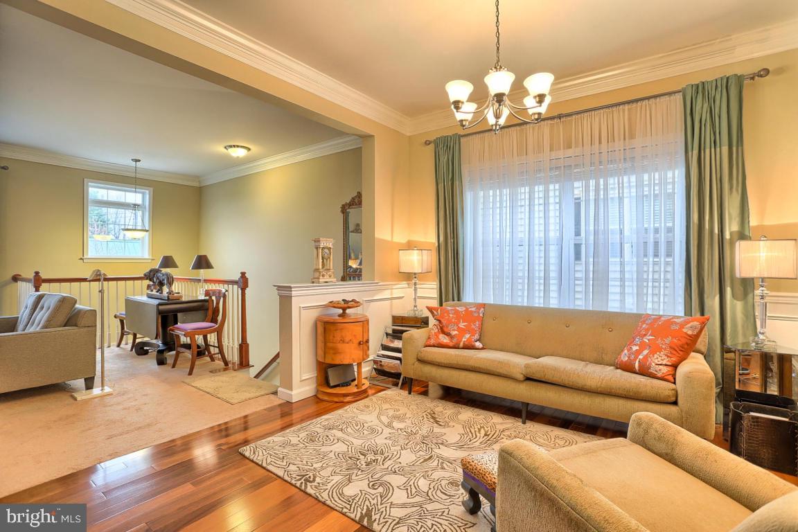 RICHMOND SQUARE - Residential