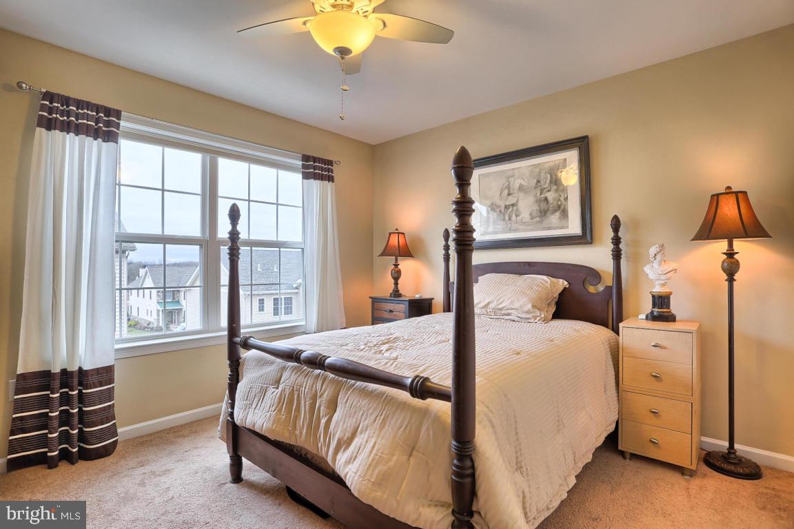 RICHMOND SQUARE - Residential