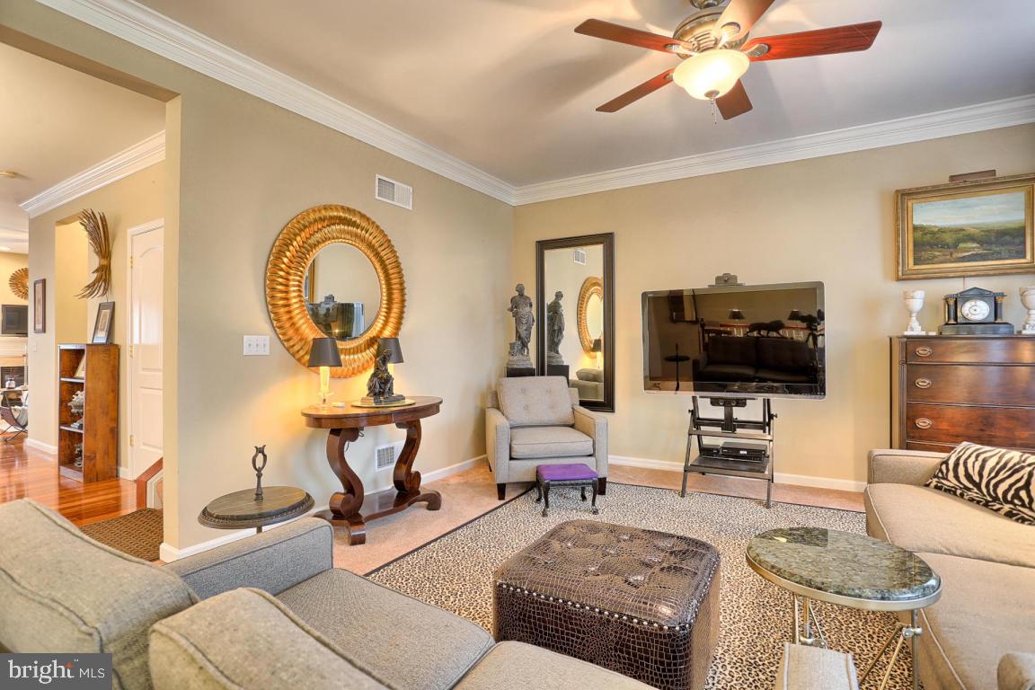 RICHMOND SQUARE - Residential