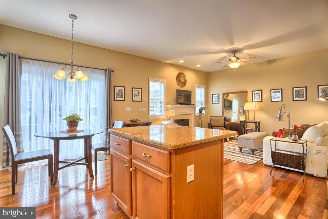 RICHMOND SQUARE - Residential