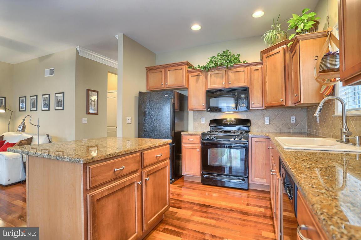 RICHMOND SQUARE - Residential