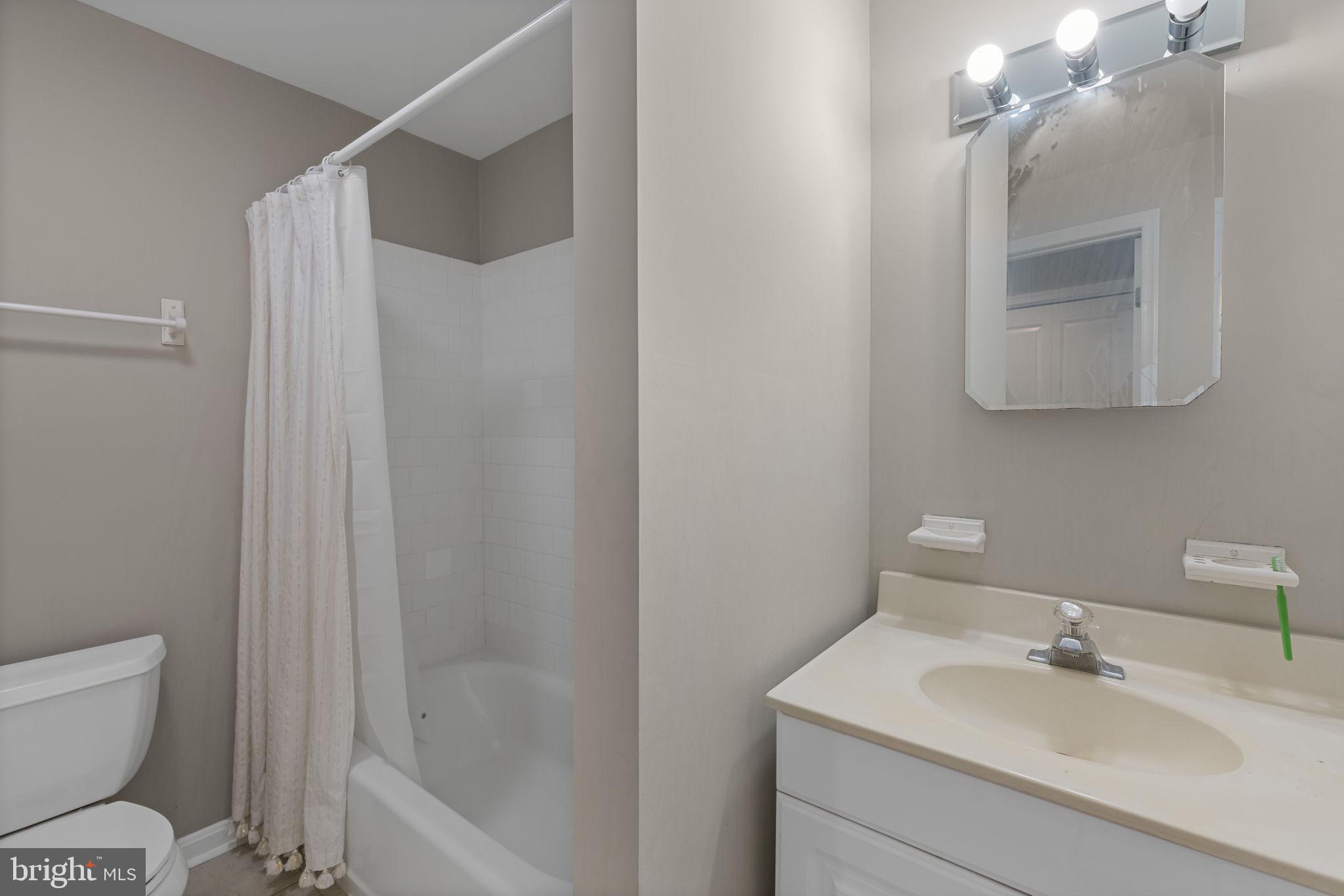 VILLAGE OF CLOPPERS MILL - Residential Lease