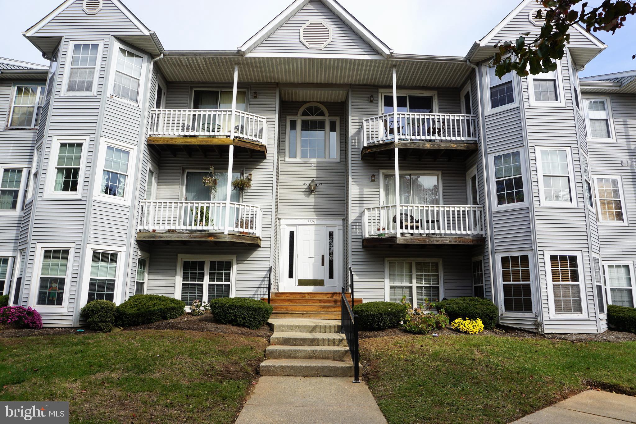 ***WELL APPOINTED SECOND LEVEL CONDOMINIUM WITH LOVELY COURTYARD VIEWS*THE HOME FEATURES AN UPDATED KITCHEN & WINDOWS, TWO SIDED COZY FIREPLACE, LARGE WALK-IN CLOSET, CROWN MOLDING AND TWO BALCONIES ACCESSIBLE FROM THE BREAKFAST NOOK AND OWNERS SUITE****PERFECT FOR SOMEONE JUST STARTING OUT OR DOWNSIZING BUT STILL NEEDS SPACIOUS ROOMS*CHESTERFIELD MEWS IS A WELL ESTABLISHED COMMUNITY FEATURING COZY HOMES AND CONVENIENTLY LOCATED TO EVERYTHING*****CASH OR COVENTIONAL ONLY*****