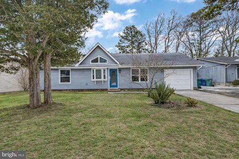 Photo of 136 Country Club Boulevard, LITTLE EGG HARBOR TWP, NJ 08087 (MLS # NJOC2039804)