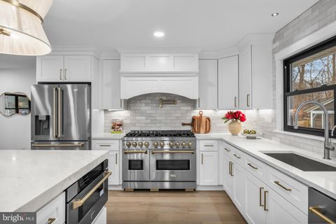 15 IMPERIAL DRIVE CHERRY HILL NJ 08003