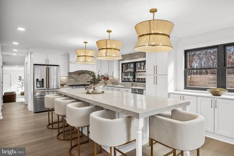 15 IMPERIAL DRIVE CHERRY HILL NJ 08003