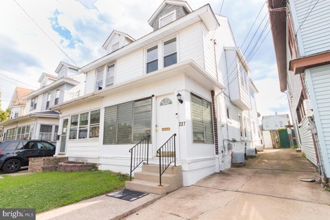 Townhouse For Sale - 227 S Johnston Avenue<br/> HAMILTON, NJ 08609