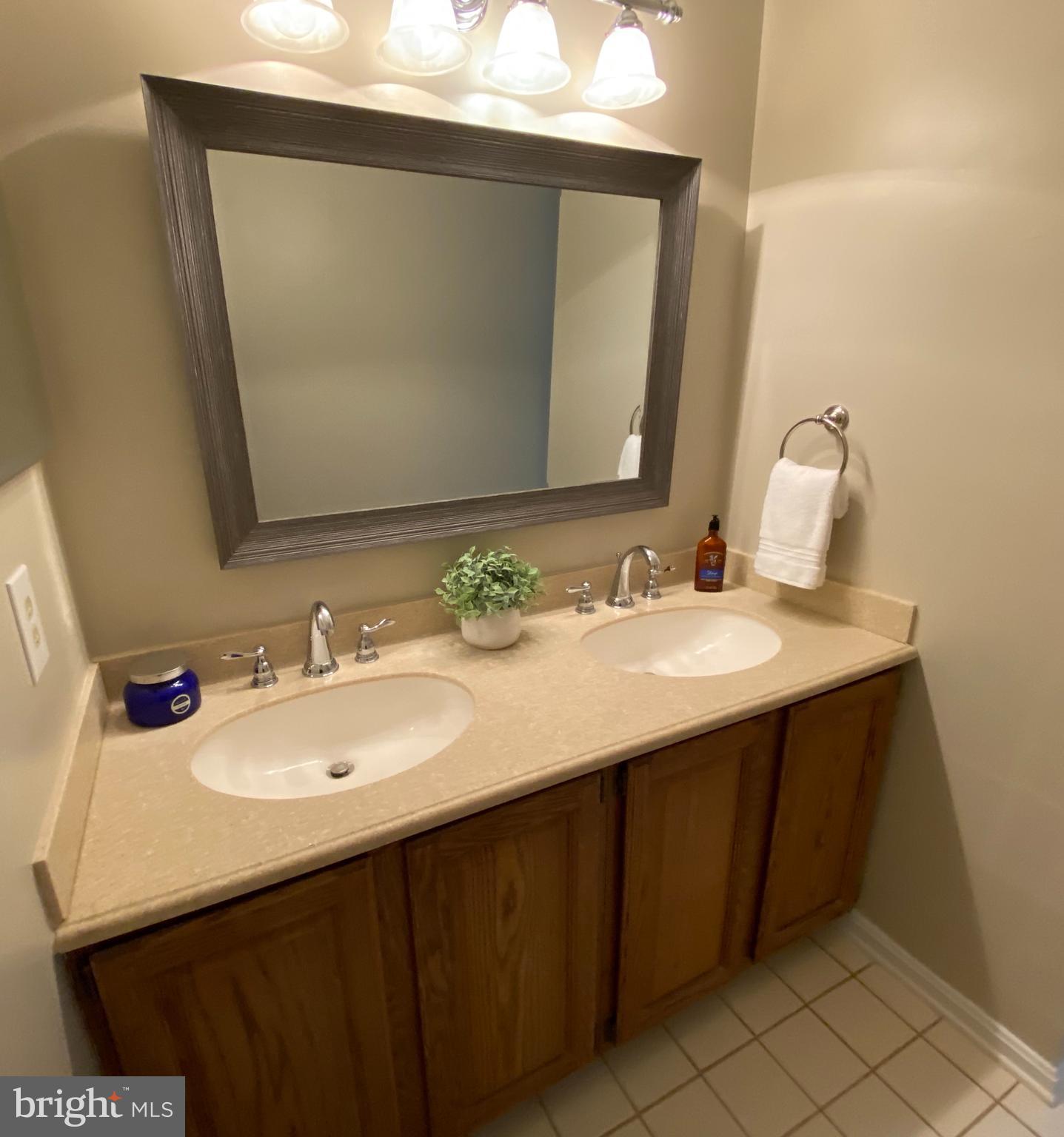 HAMPTON OAKS - Residential