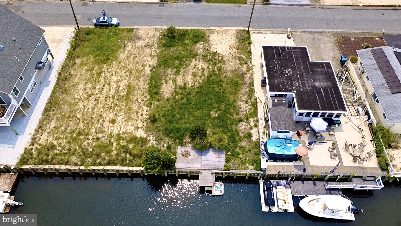 107 E SAIL DRIVE
