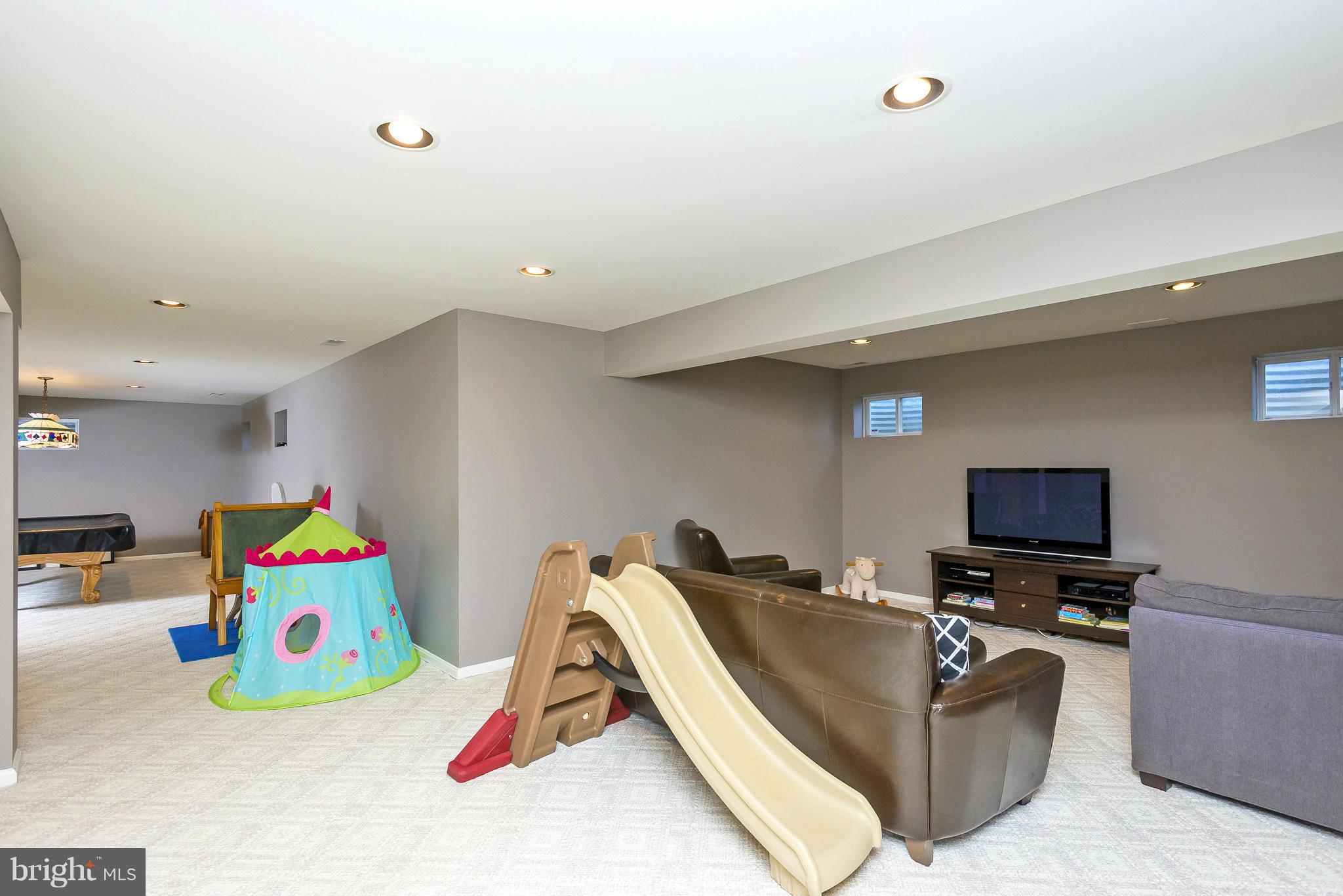 VILLAGE OF RIVER HILL - Residential