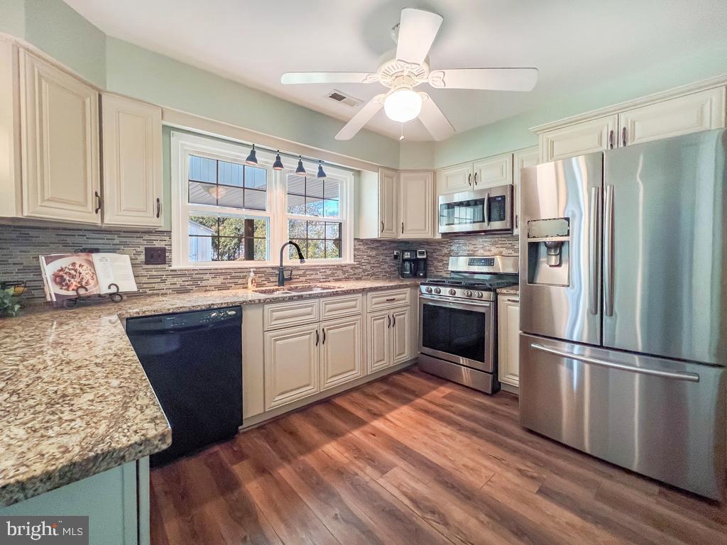 MAPLE POINT - Residential