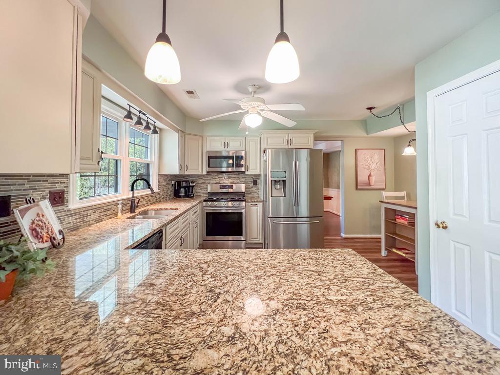 MAPLE POINT - Residential