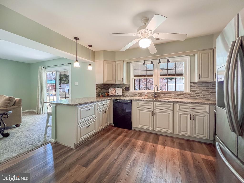 MAPLE POINT - Residential