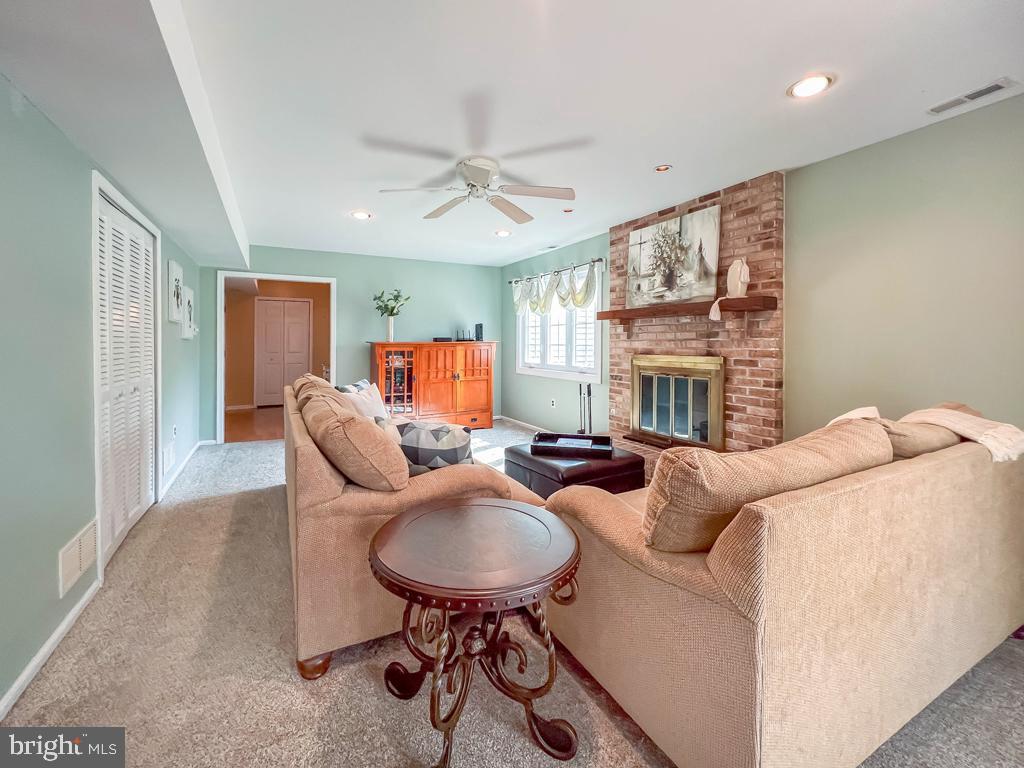 MAPLE POINT - Residential