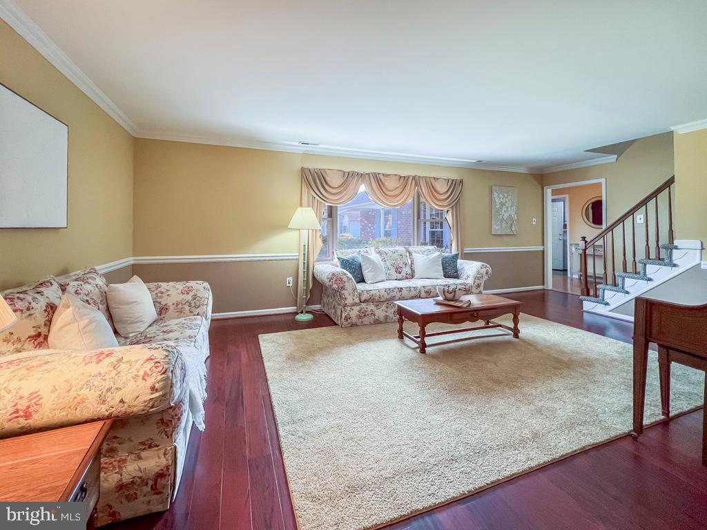 MAPLE POINT - Residential