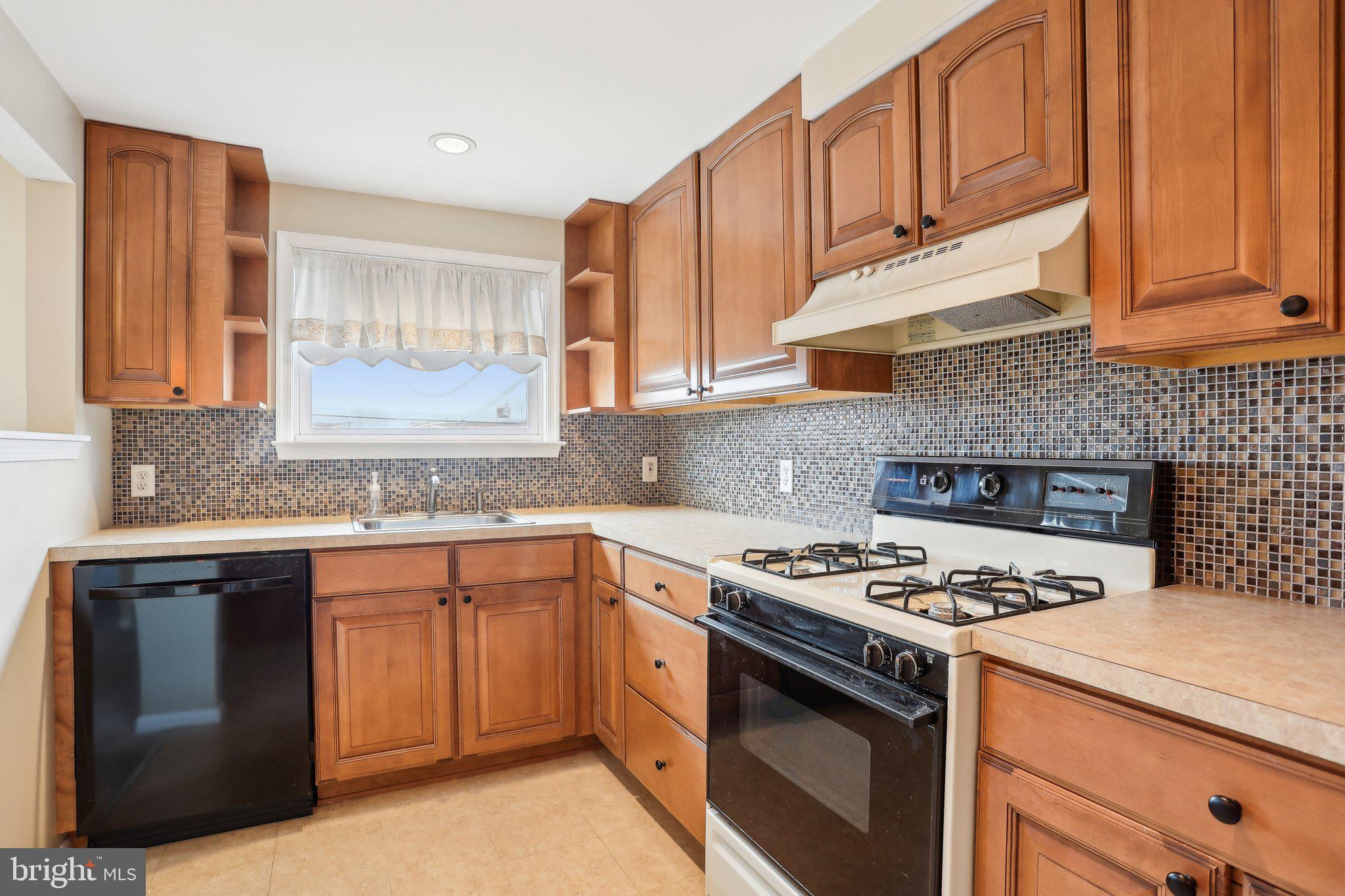 ACADEMY GARDENS - Residential