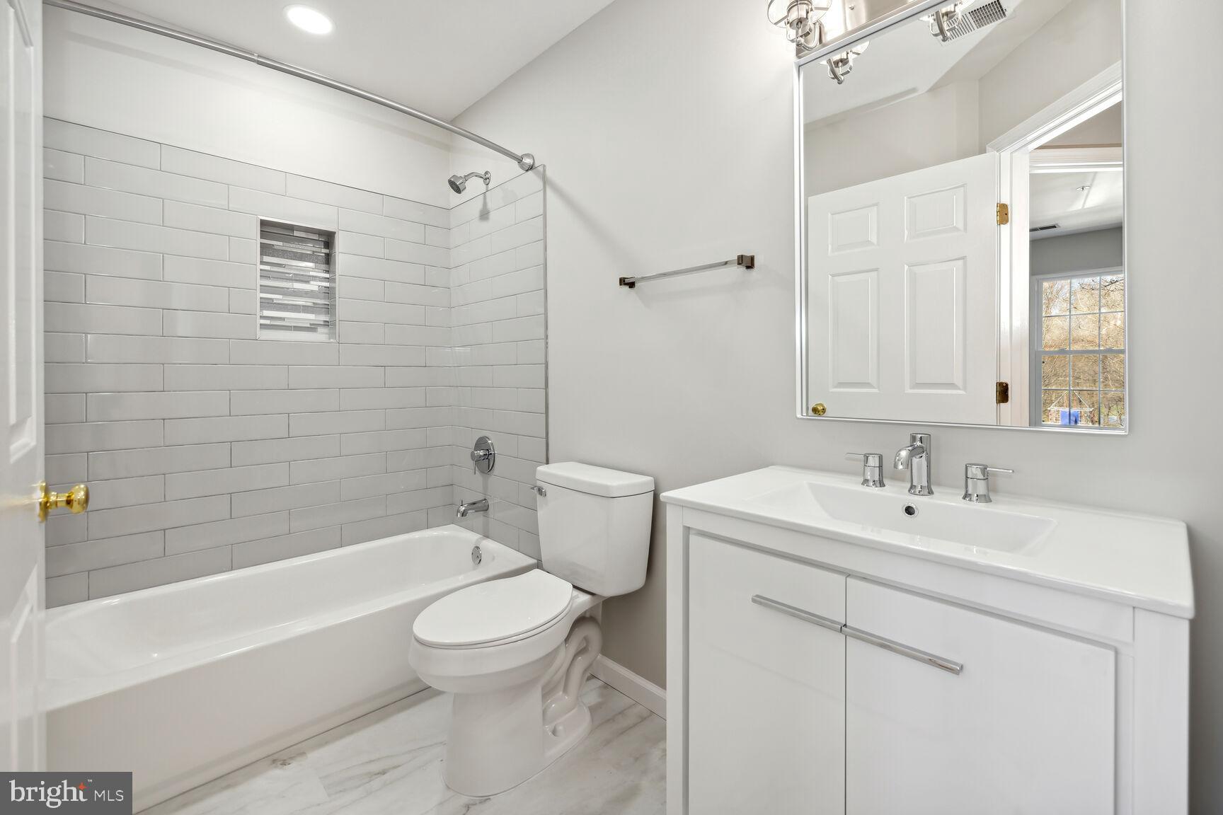 CLOPPERS MILL - Residential Lease