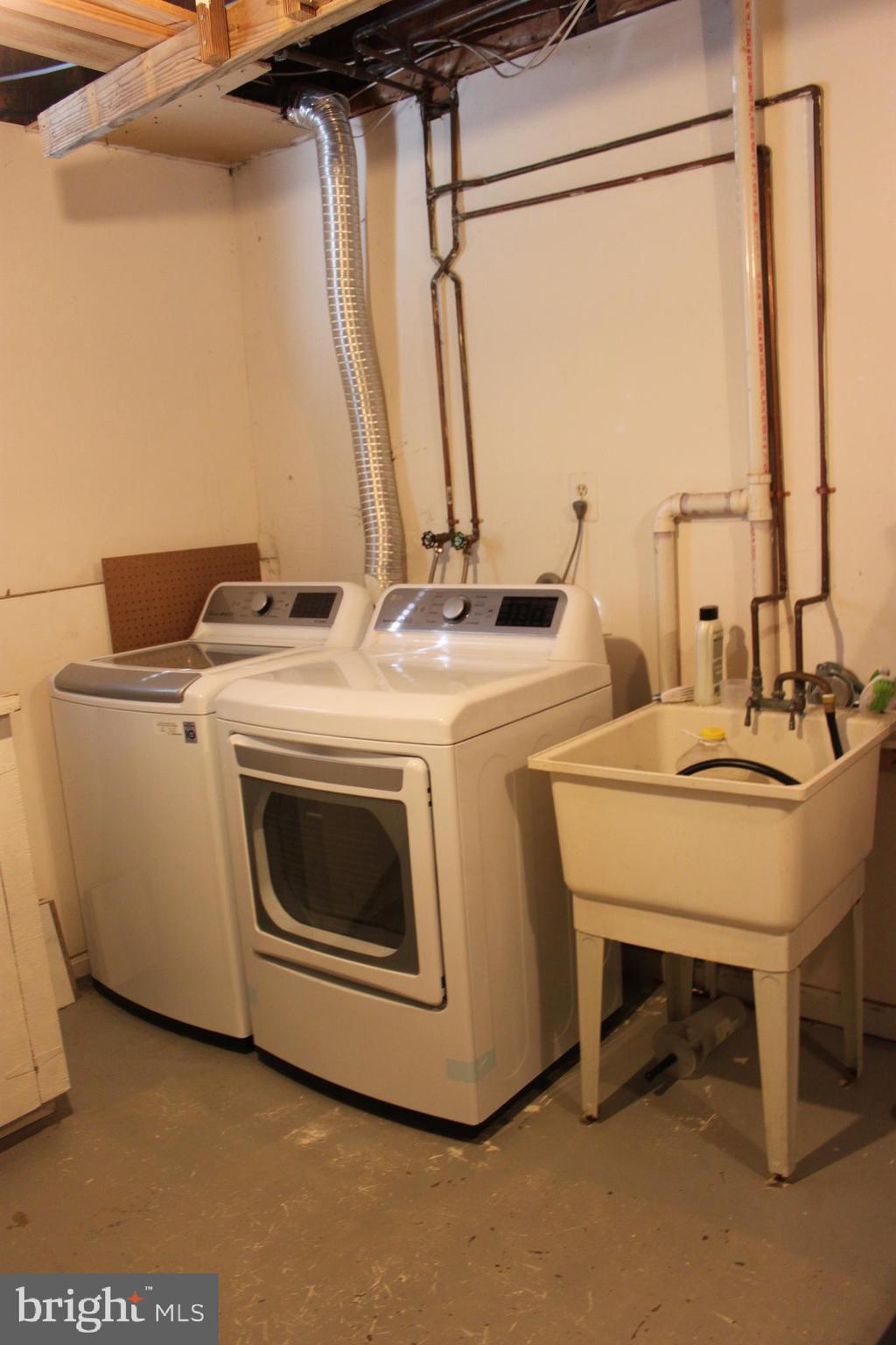 WORTHINGTON WOODS - Residential Lease