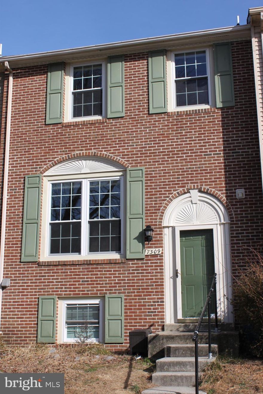 3 levels with very open concept floor plan.  gas range nice kitchen with hardwood flooring. Large deck off of the dining room, great for grilling and entertaining! Spacious master with large closets w/master bathroom. Large walk out basement and huge storage room. Close to Ft. Belvoir, I-95, VRE, &  Hilltop Village Center!