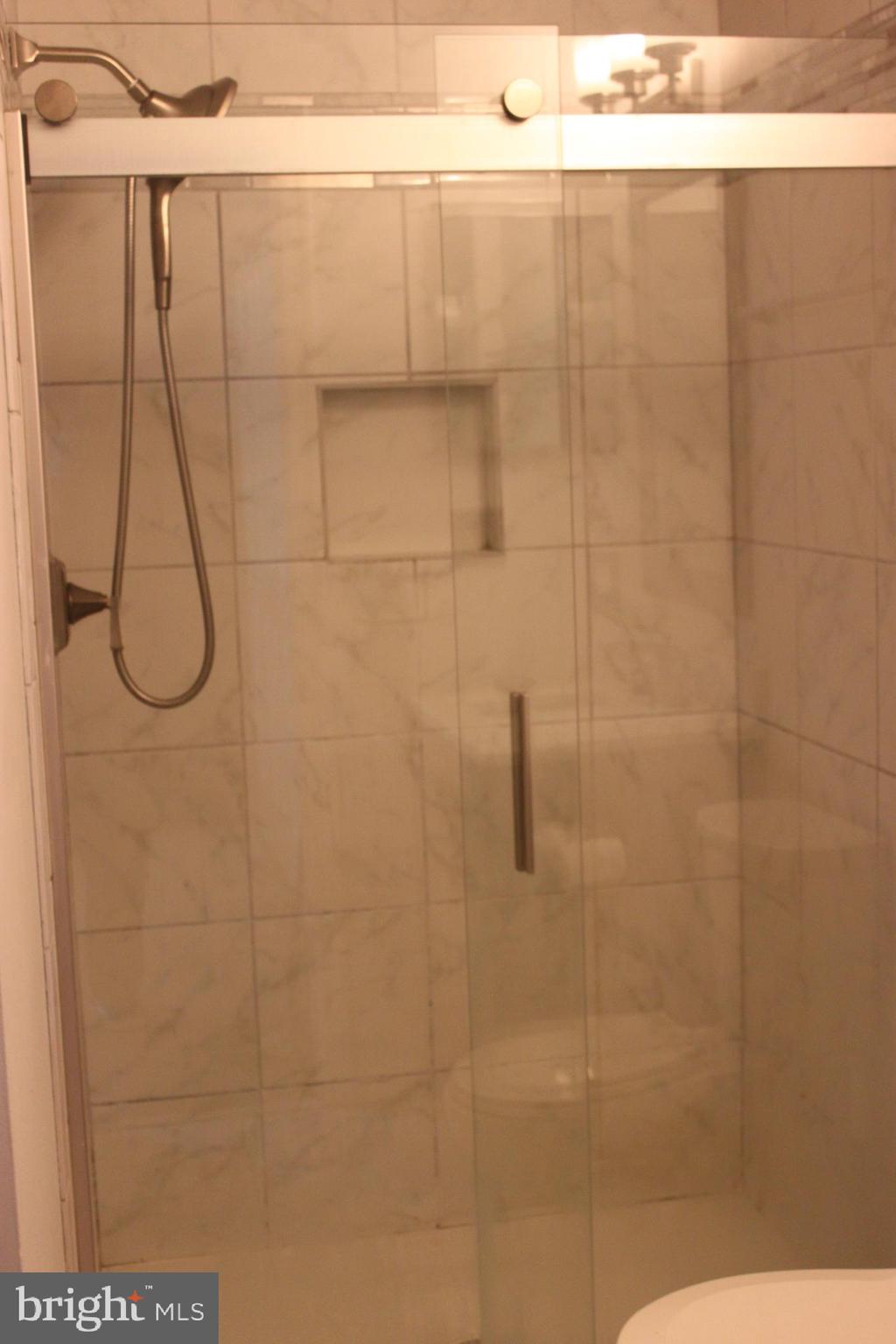 WORTHINGTON WOODS - Residential Lease