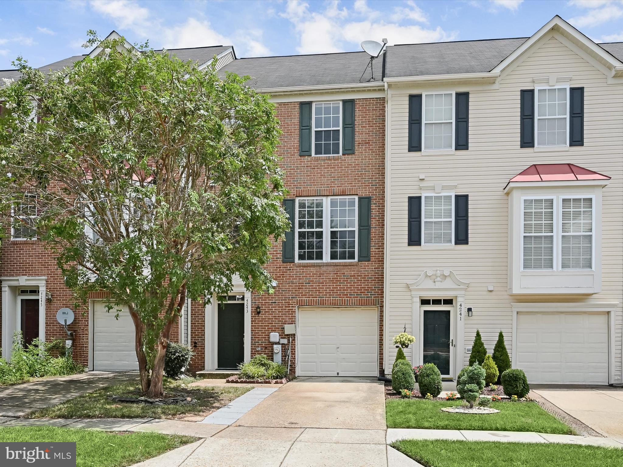 Welcome home to this bright and spacious three-level, brick-front townhome in Bowie! Freshly painted and move-in ready, this sun-filled home features:
Open main level with a spacious living room
Gourmet kitchen with granite countertops, 42” cabinetry, stainless steel gas range, and central island
Cozy morning room with access to a private deck — perfect for relaxing or entertaining
Upstairs, the primary suite offers a walk-in closet and spa-like bath with a soaking tub, separate shower, and double vanity. Two additional bedrooms and a full bath provide plenty of space.
Enjoy modern comforts including newer appliances, upgraded flooring, and a new AC (2024). Lawn care is included through the HOA!
For Rent – Bowie, MD Townhome
Property Highlights:
Brick-front, 3-level townhome
Freshly painted & move-in ready
Bright, open main level with spacious living room
Gourmet kitchen w/ granite countertops, 42” cabinetry, stainless steel gas range, central island, & morning room
Deck for outdoor living & entertaining
Bedrooms & Baths:
Primary suite w/ walk-in closet & spa bath (double vanity, soaking tub, separate shower)
2 additional bedrooms & full bath upstairs
Updates & Inclusions:
New AC (2024)
Newer refrigerator & dishwasher
Upgraded plank flooring
Lawn care included in HOA
Community & Location:
Guard station & tot lot
Minutes to shopping, dining, & major commuter routes
Easy access to New Carrollton Metro & MARC Penn Line
📍Available Now – Schedule your showing today!