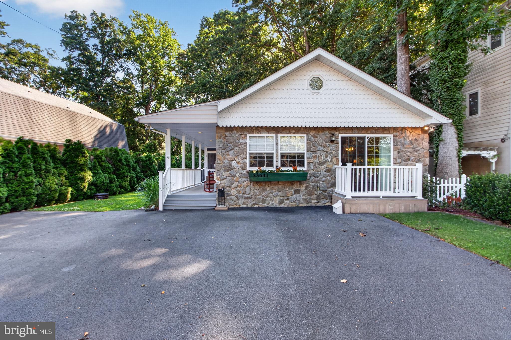 33641 WOODLAND CIRCLE