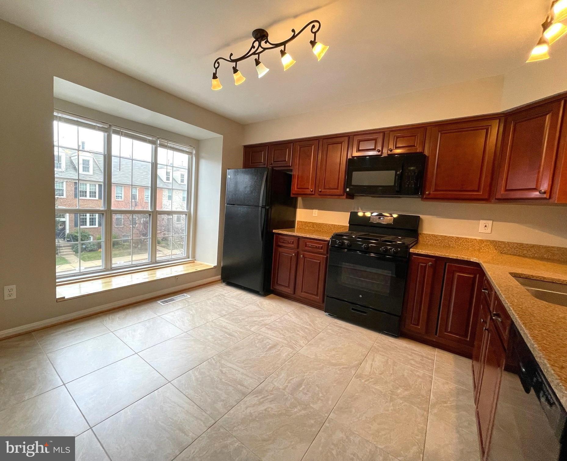 QUAKER HILL - Residential Lease