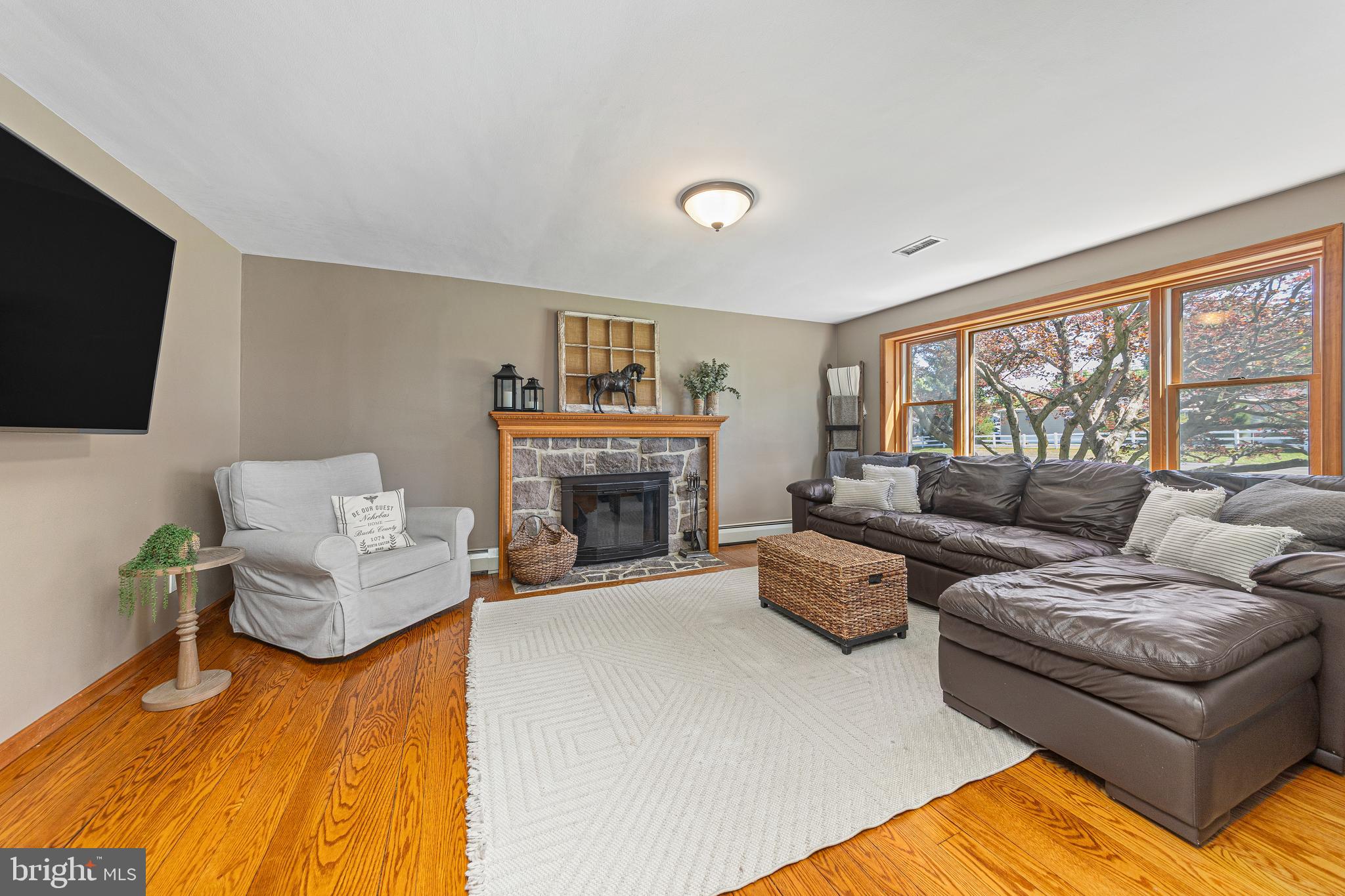 1074 N EASTON ROAD