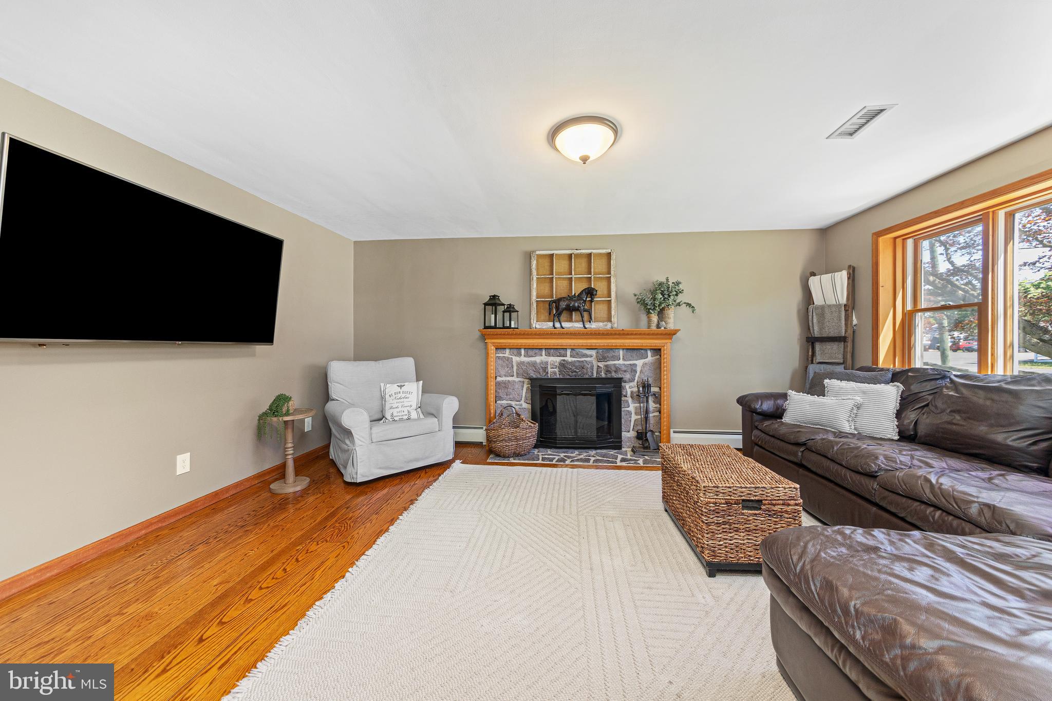 1074 N EASTON ROAD