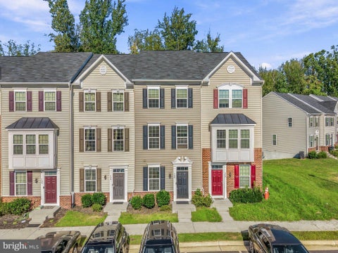 Townhouse For Sale - 704 River Crest Way<br/> FREDERICKSBURG, VA 22405