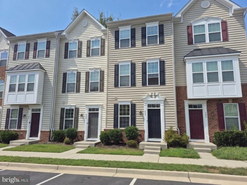 Townhouse For Sale - 704 River Crest Way<br/> FREDERICKSBURG, VA 22405