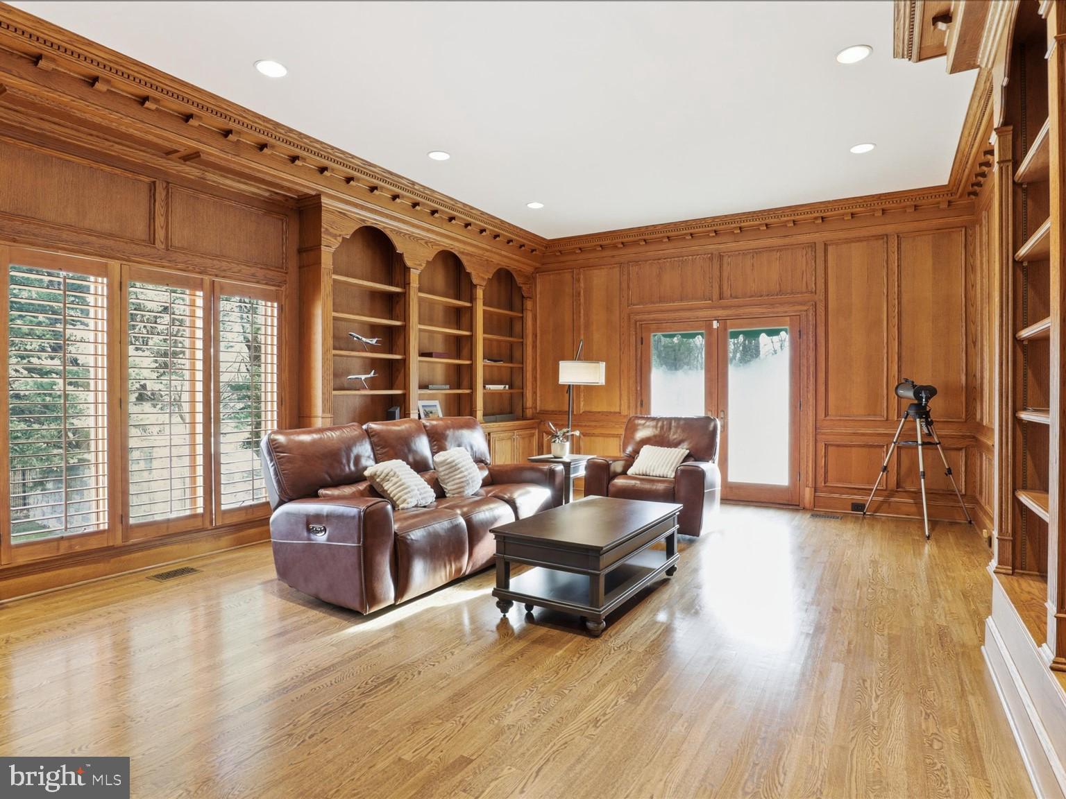 POTOMAC MANOR - Residential