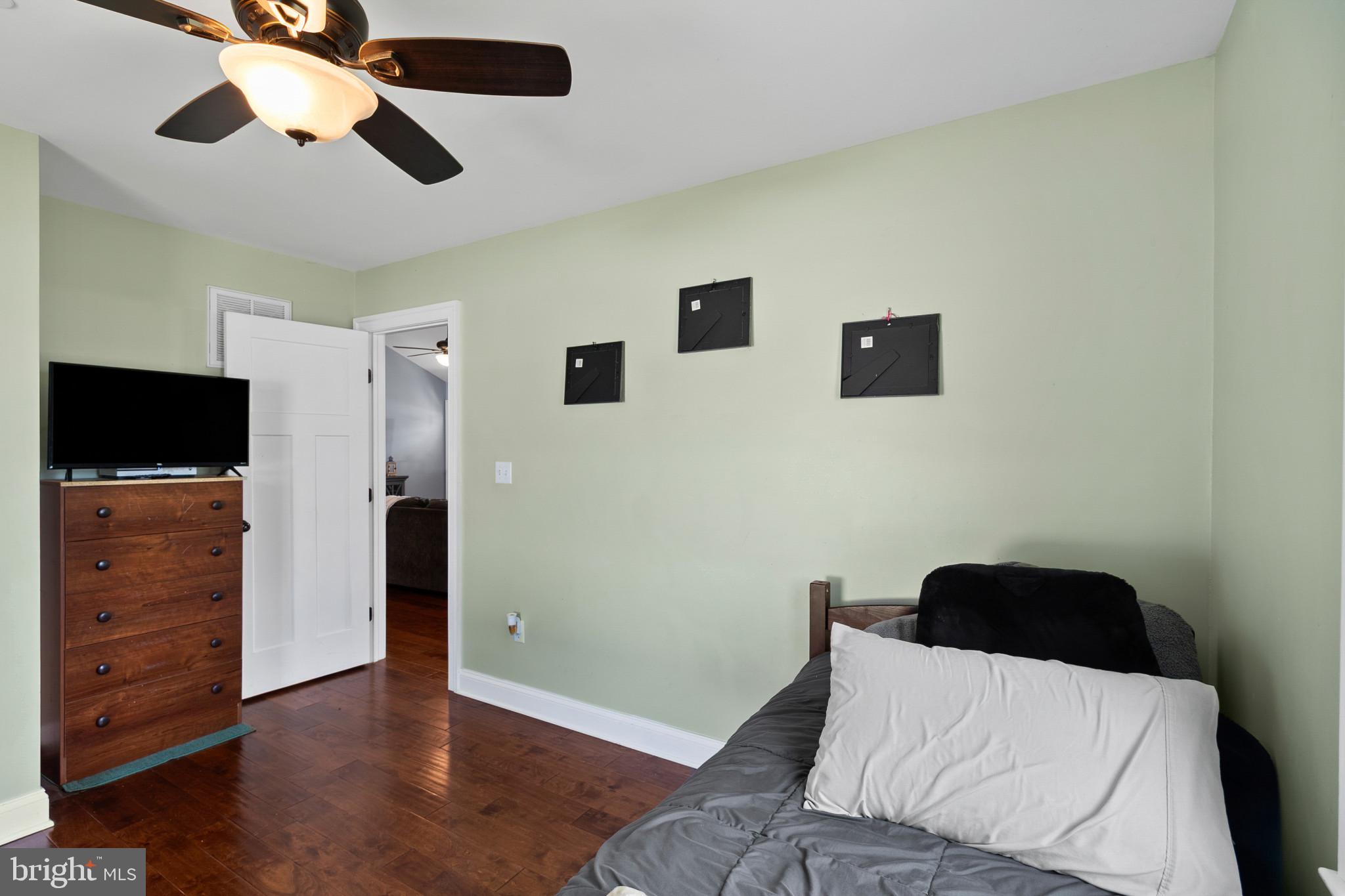 VILLAGE GREEN - Residential